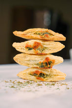 Load image into Gallery viewer, Spinach with Sumac Puff Pastry - Spicy - 8 Pieces
